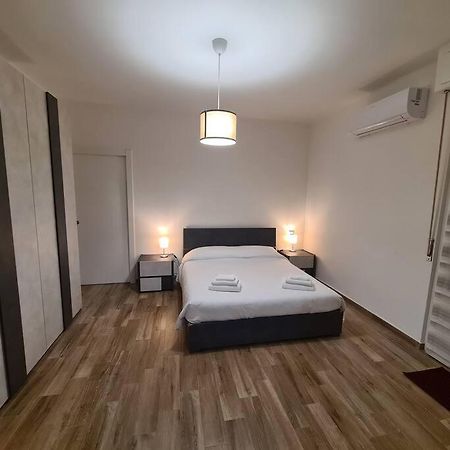 Apartment Garibaldi ปาเวีย ภายนอก รูปภาพ